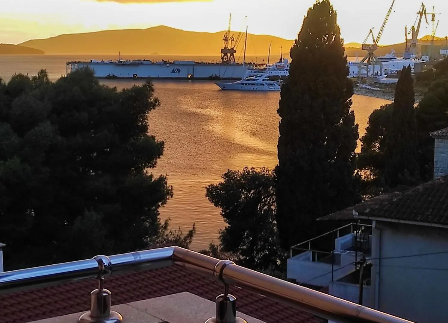 Villa Penava, Private Beach, Pool And 7Min To Trogir 0*,