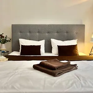 beautiful-new-town-apartment.praguehotelsweb.com/