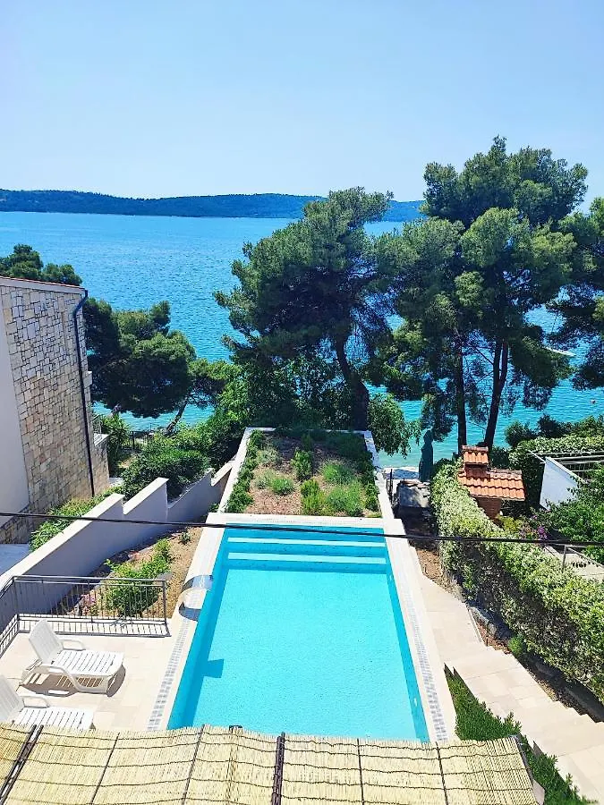 Villa Penava, Private Beach, Pool And 7Min To Trogir