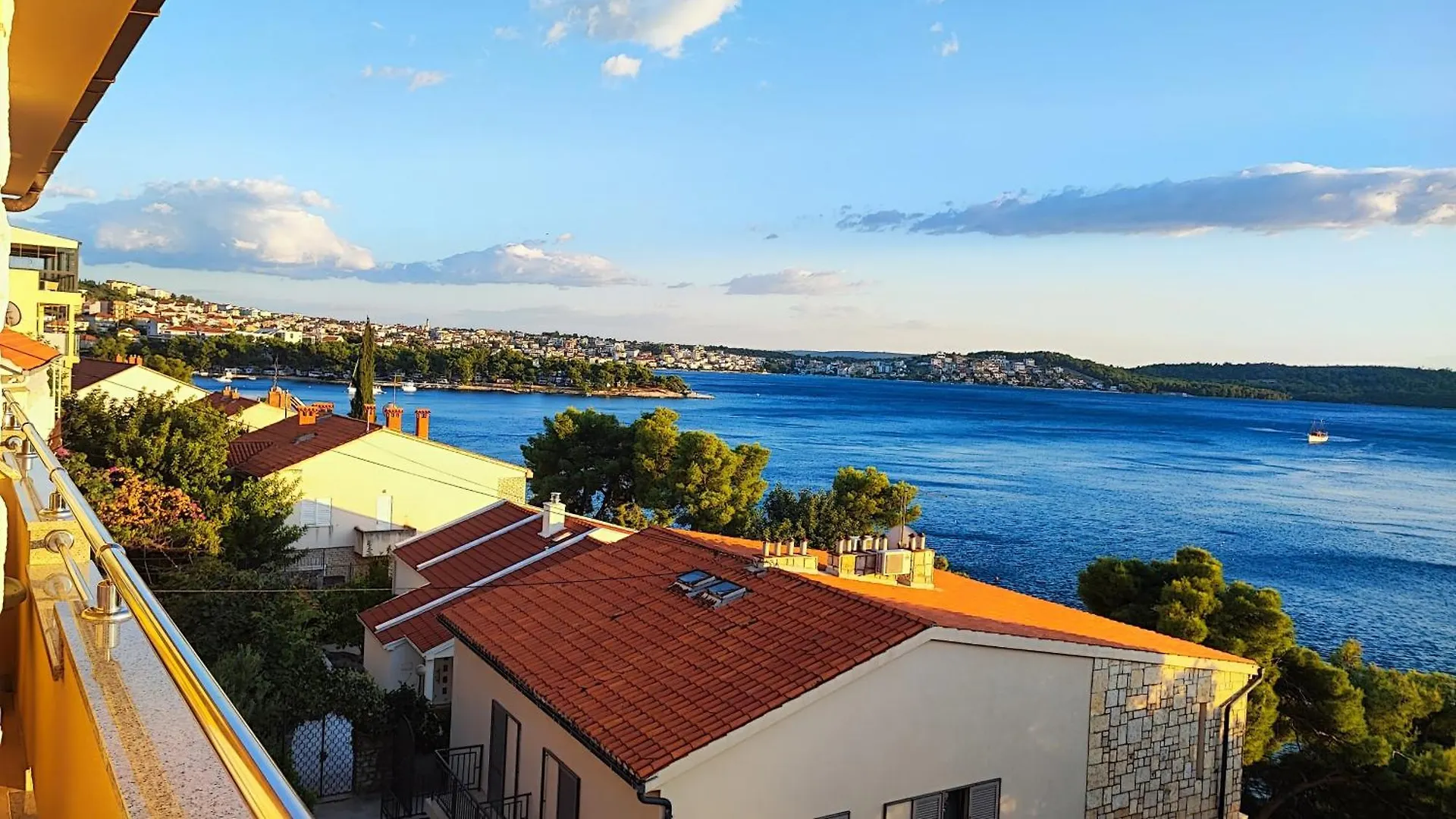 Apartment Villa Penava, Private Beach, Pool And 7Min To Trogir