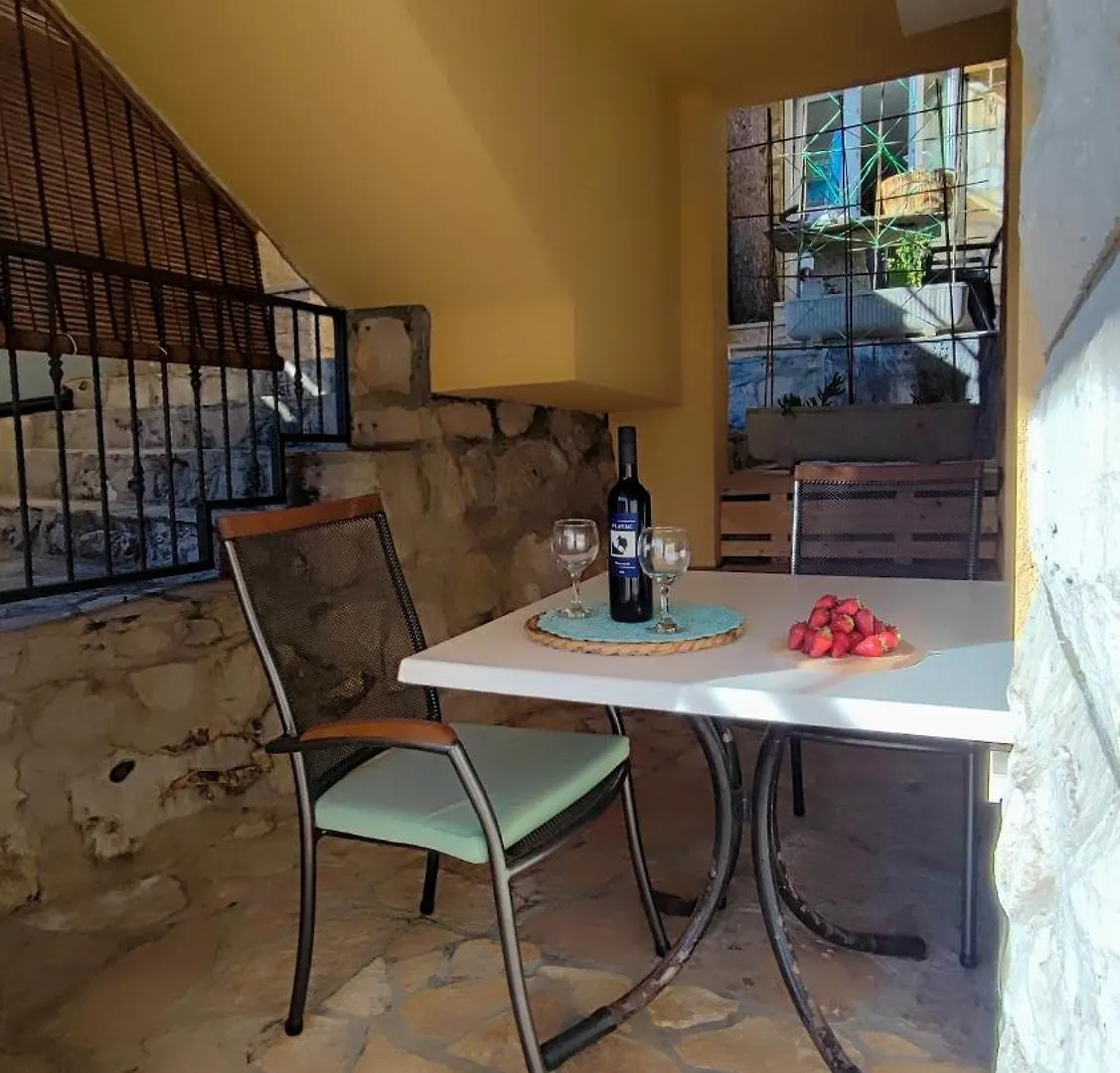 Apartment Villa Penava, Private Beach, Pool And 7Min To Trogir