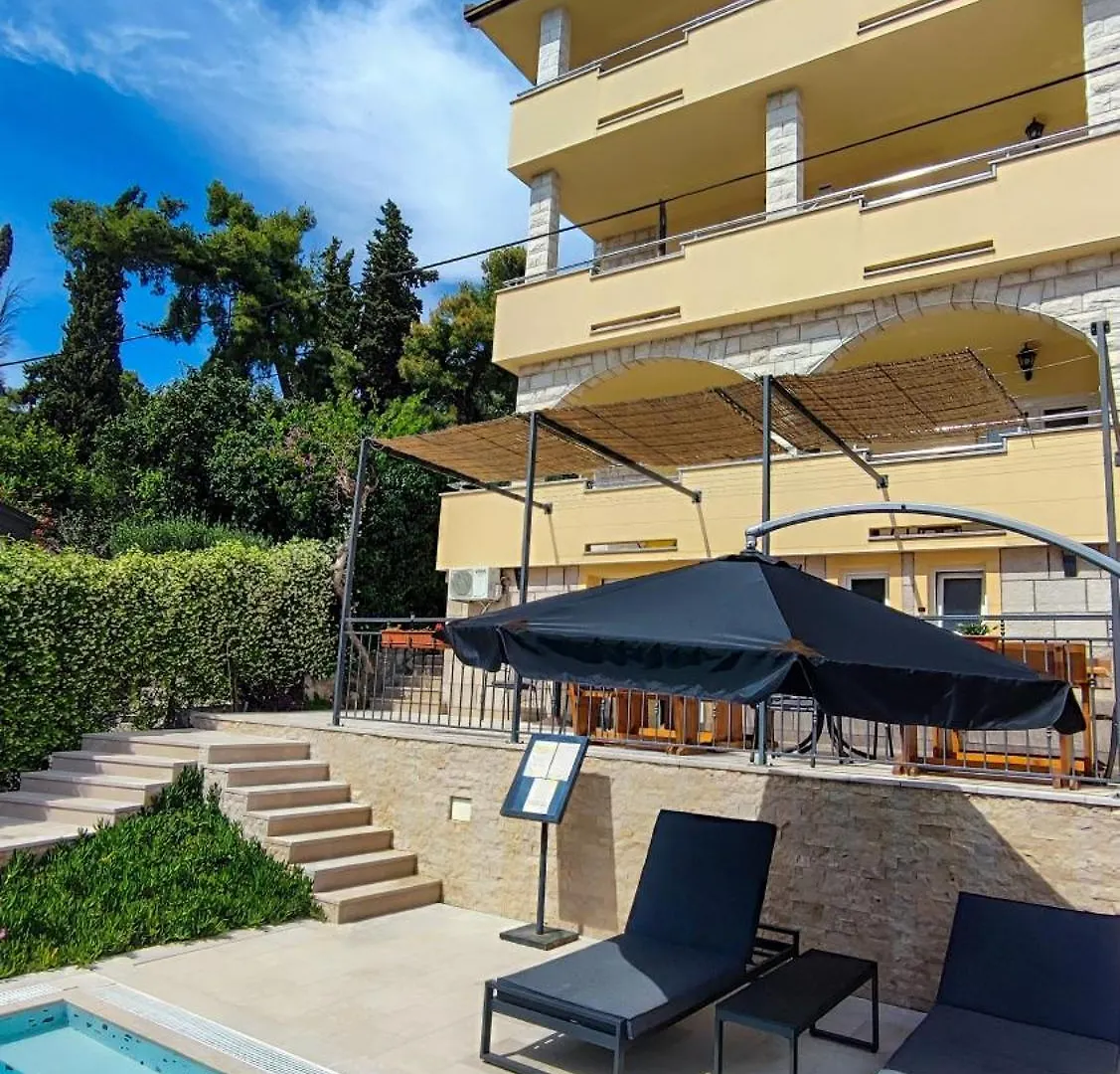 Apartment Villa Penava, Private Beach, Pool And 7Min To Trogir