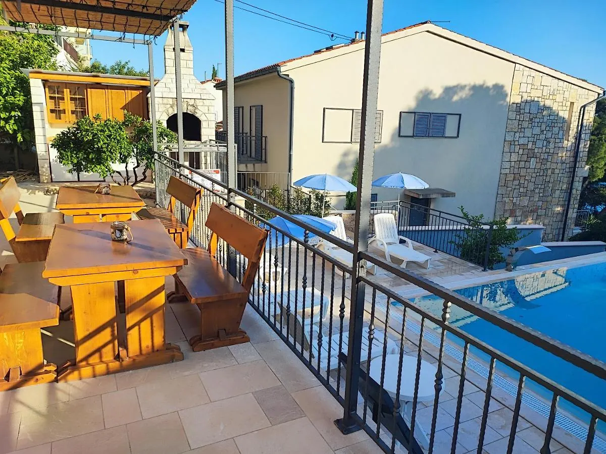 Villa Penava, Private Beach, Pool And 7Min To Trogir Kroatien