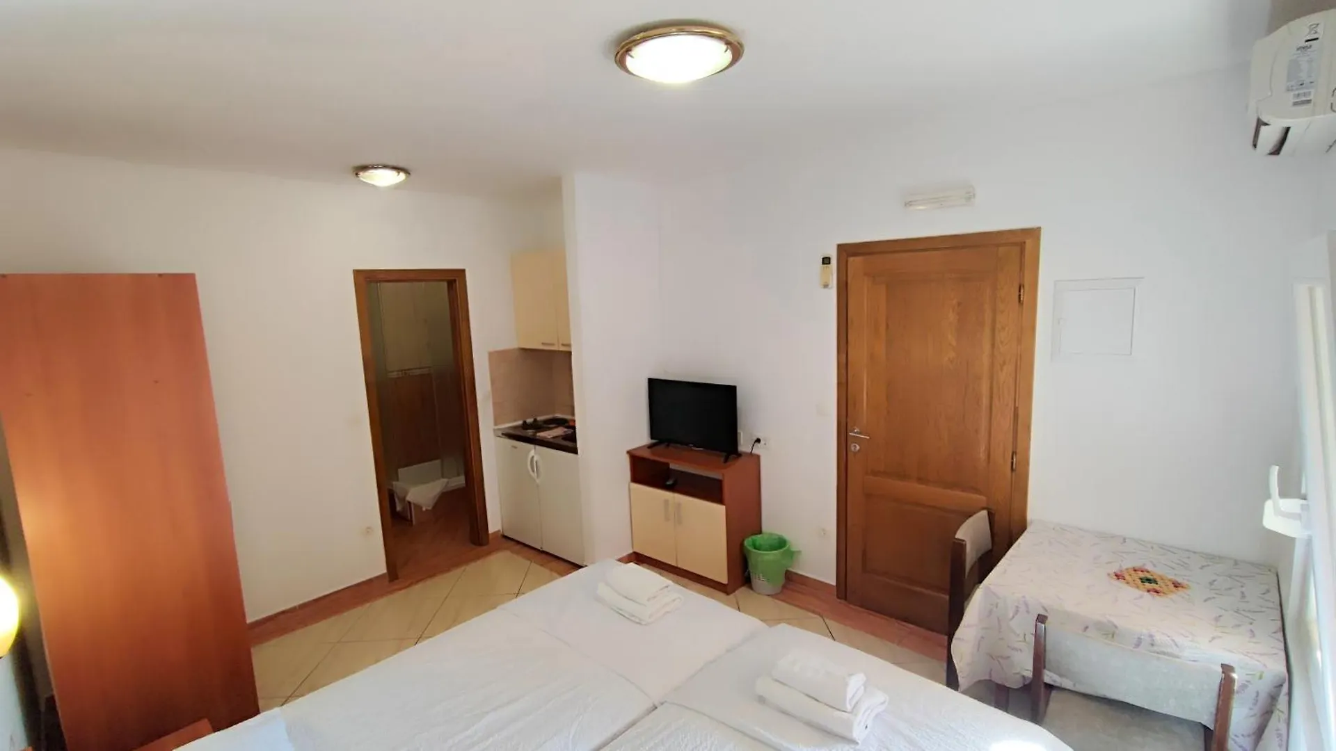 Villa Penava, Private Beach, Pool And 7Min To Trogir Apartment