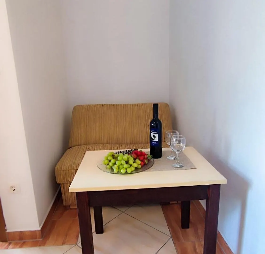Villa Penava, Private Beach, Pool And 7Min To Trogir Apartment