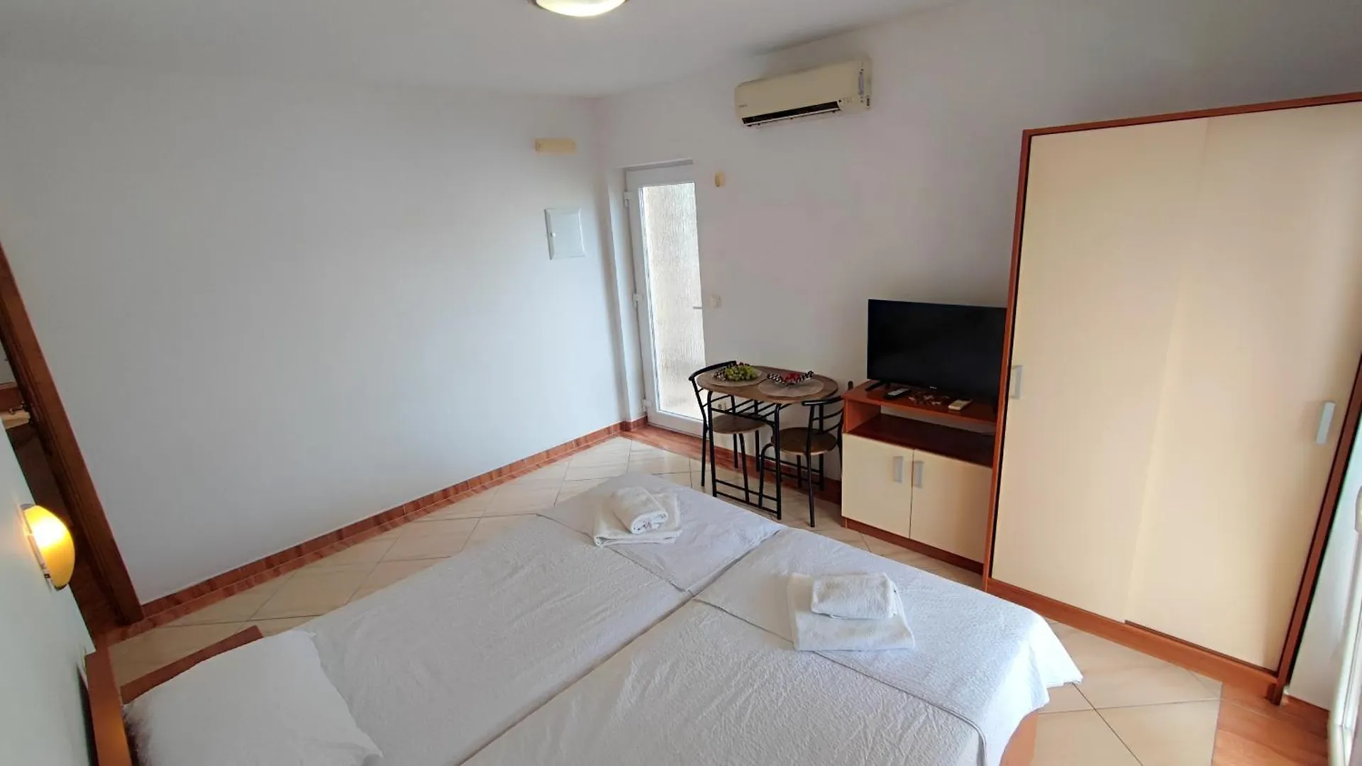 Villa Penava, Private Beach, Pool And 7Min To Trogir Apartment