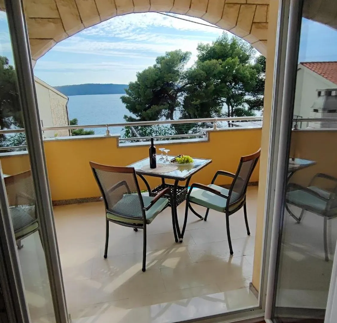 Apartment Villa Penava, Private Beach, Pool And 7Min To Trogir Kroatien