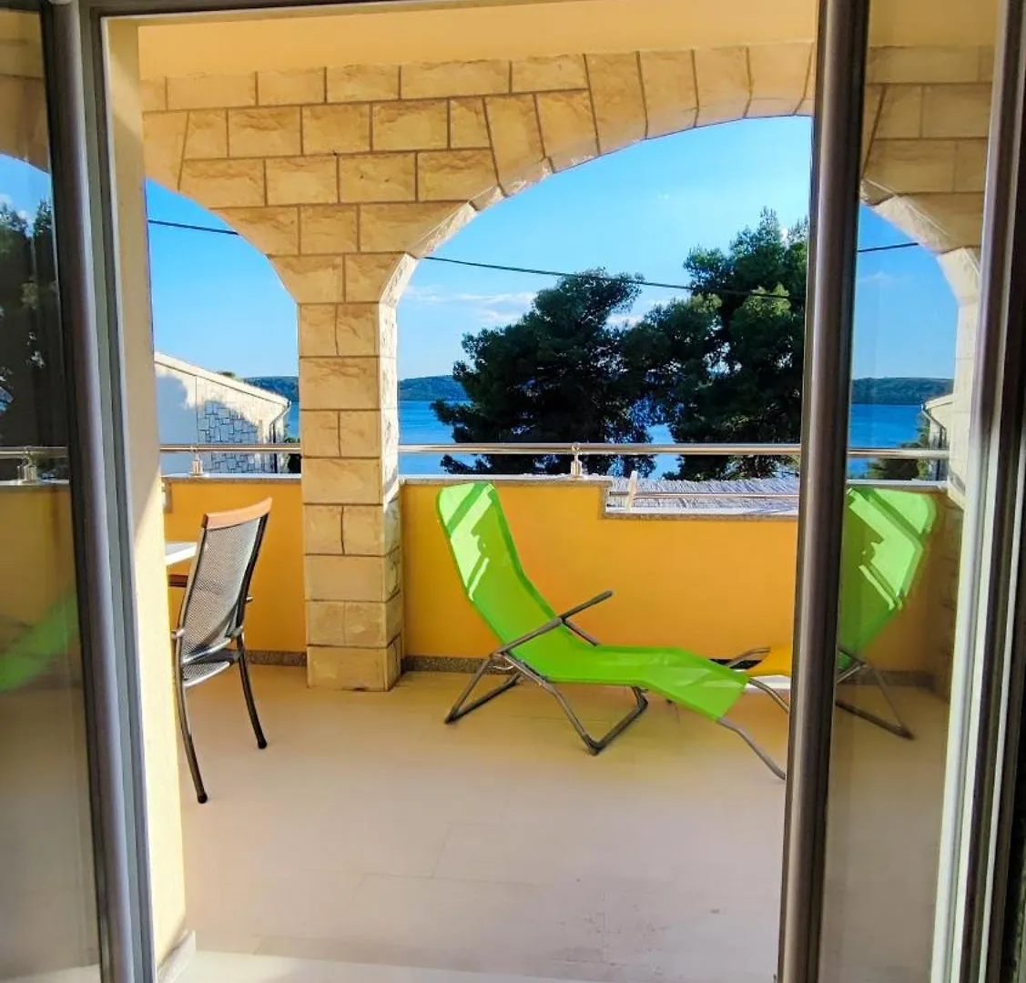 Villa Penava, Private Beach, Pool And 7Min To Trogir