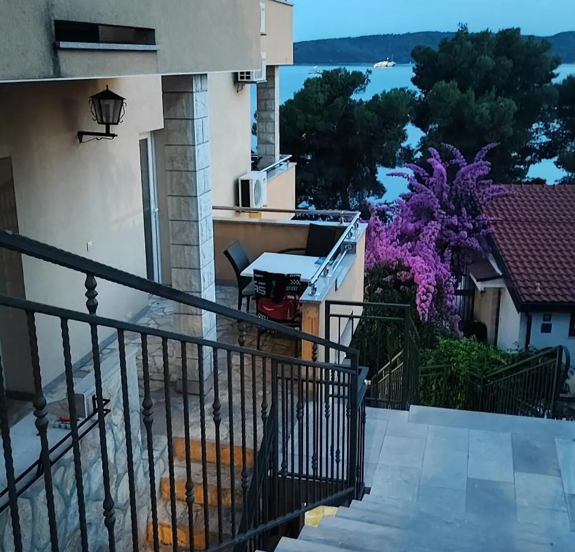 Villa Penava, Private Beach, Pool And 7Min To Trogir 0*,