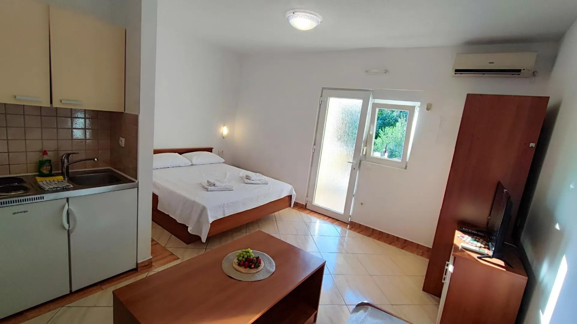 Villa Penava, Private Beach, Pool And 7Min To Trogir Apartment