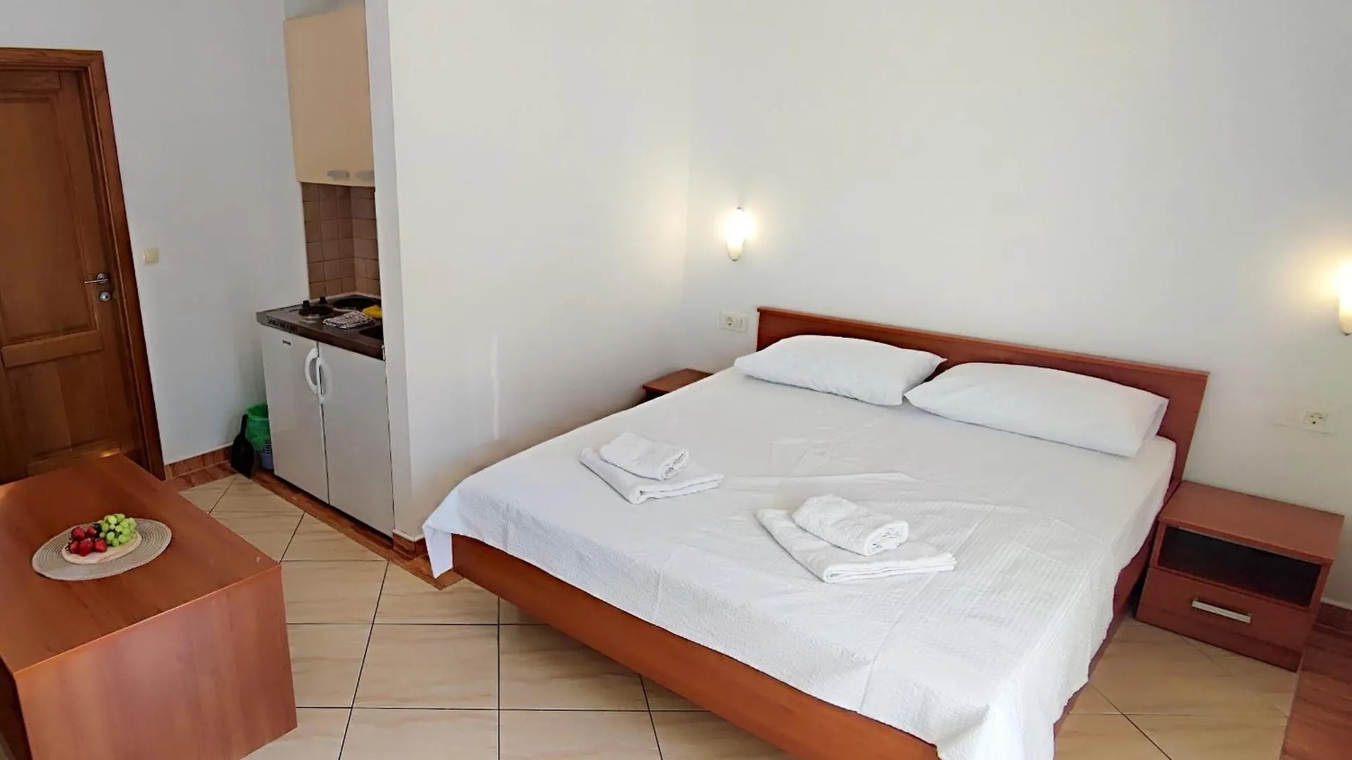Villa Penava, Private Beach, Pool And 7Min To Trogir Apartment