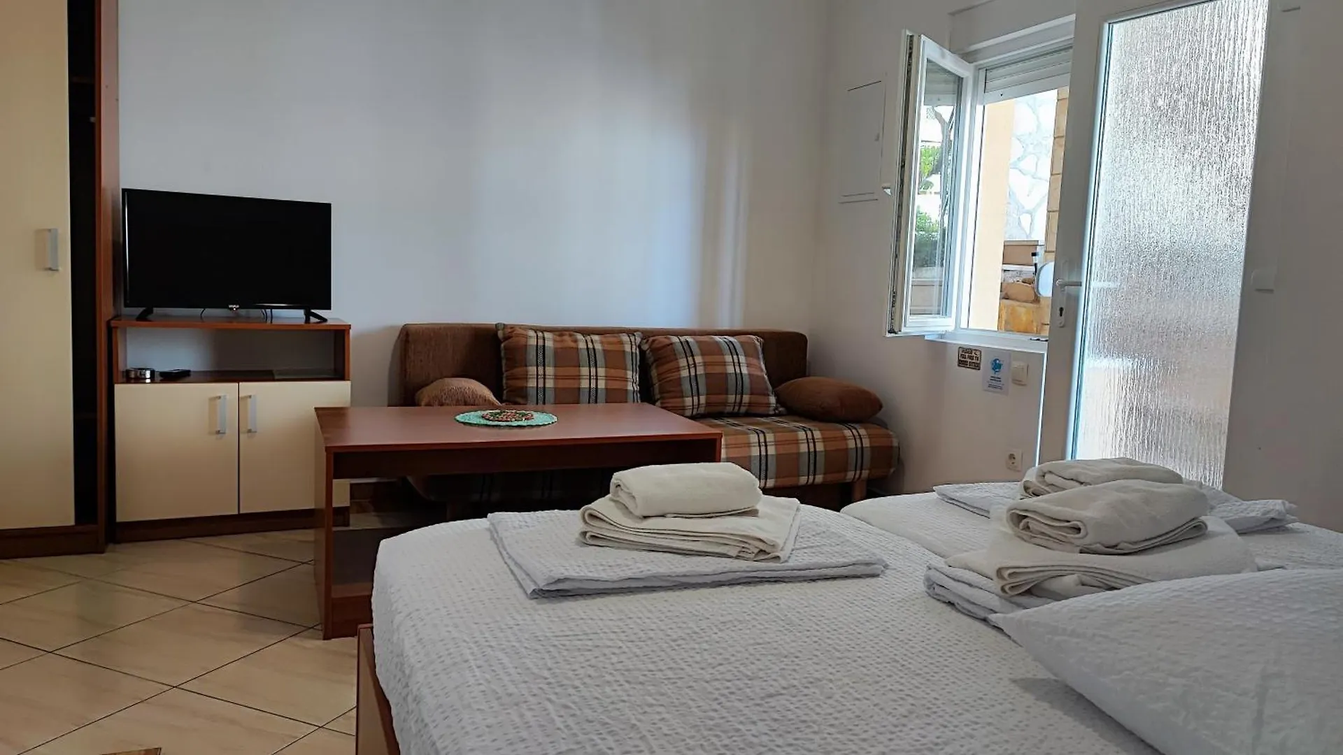 Apartment Villa Penava, Private Beach, Pool And 7Min To Trogir